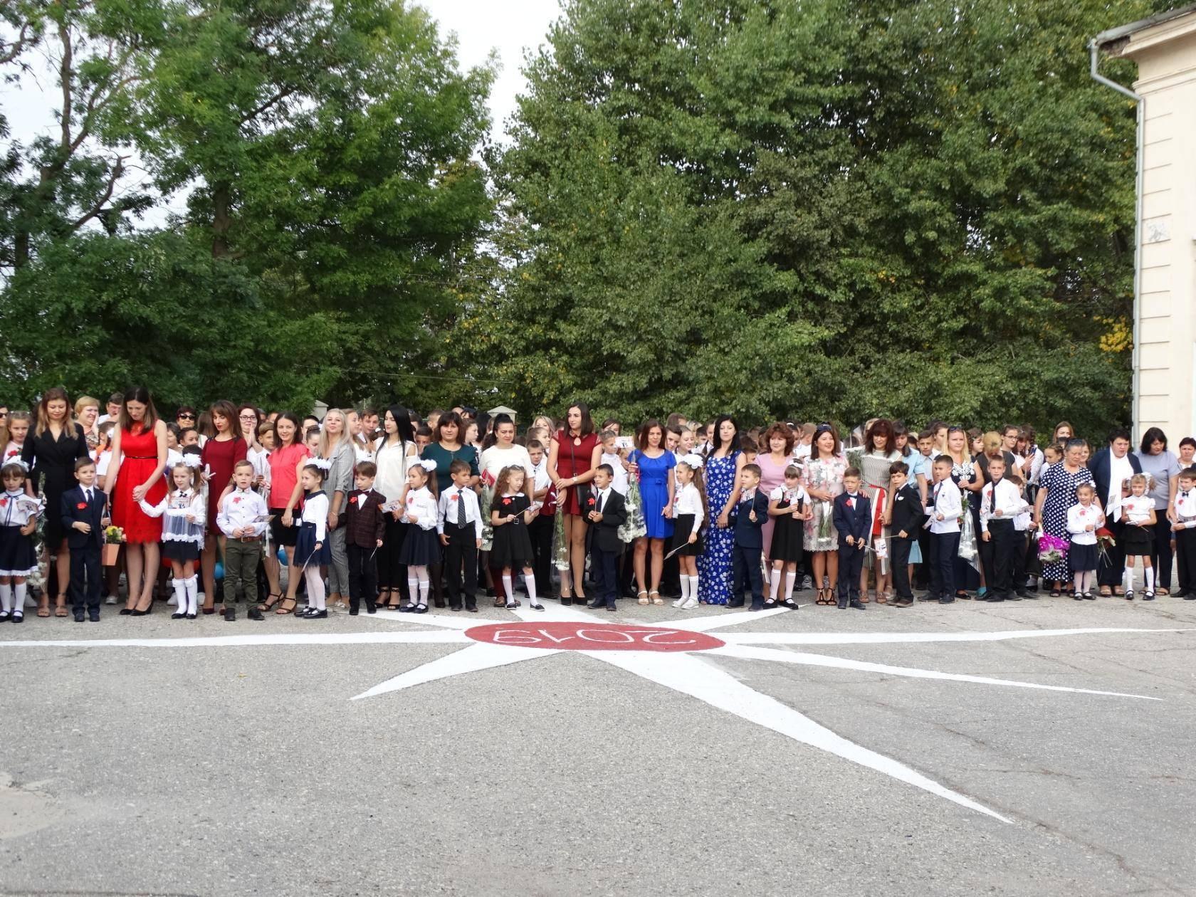 Первый звонок в лицее им.Н.В.Гоголя