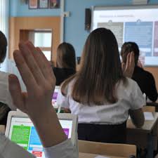 В школах Молдовы запретят пользоваться мобильными телефонами