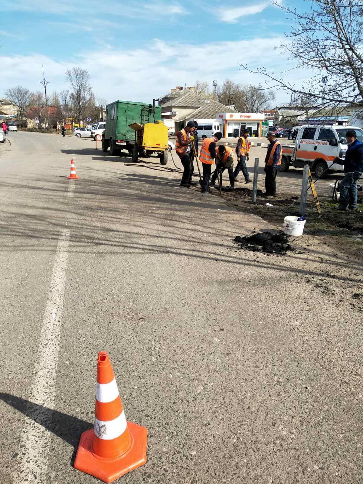 Работы по установке металлического защитного ограждения, город Басарабяска 04 марта 2020