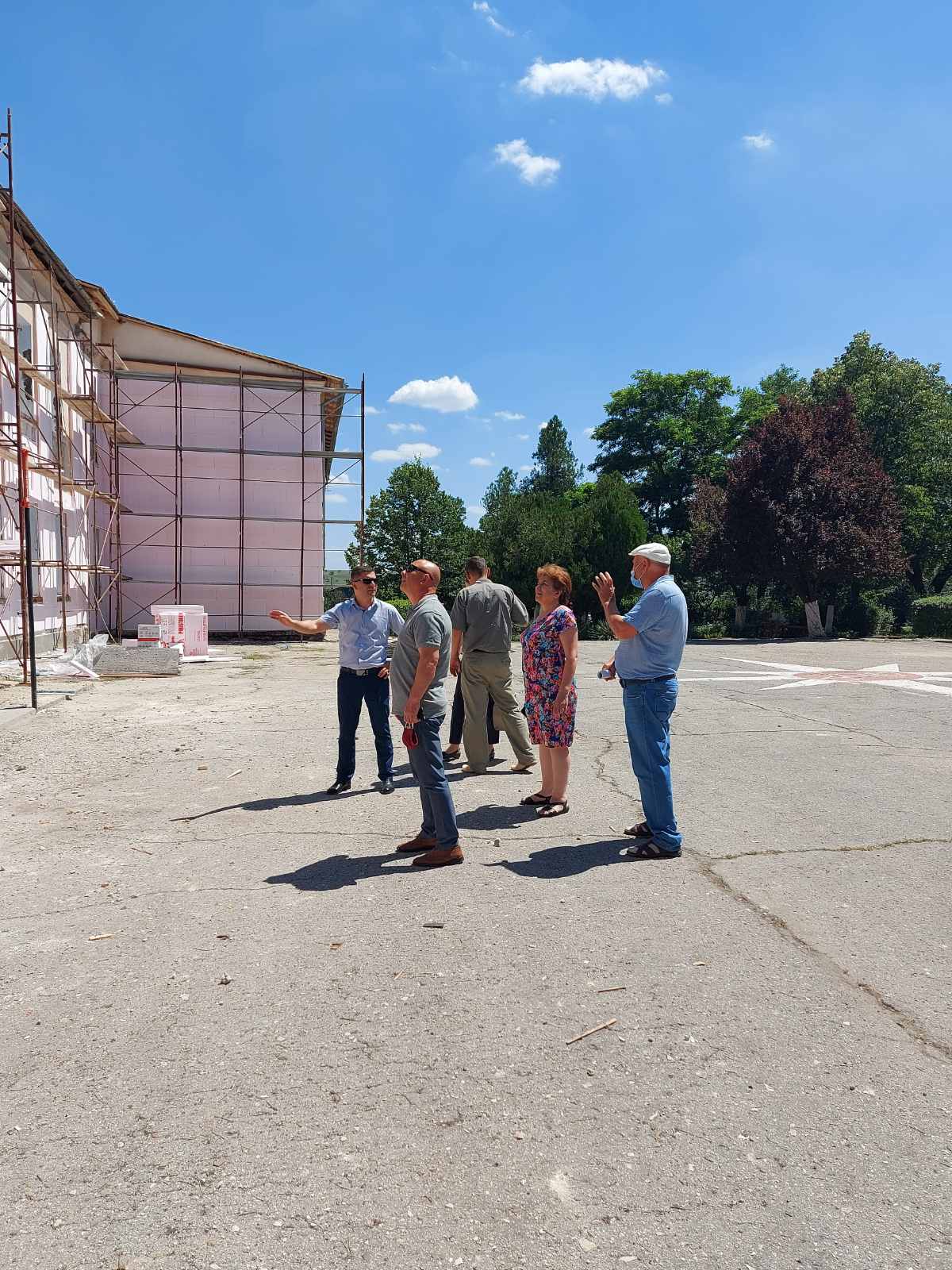 Ремонт фасада здания лицея Гоголя идёт полным ходом. Город Басарабяска 03.07.2020