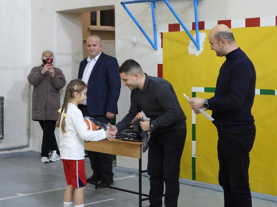 Баскетбольная форма для детей в лицее им. Гоголя, Басарабяска